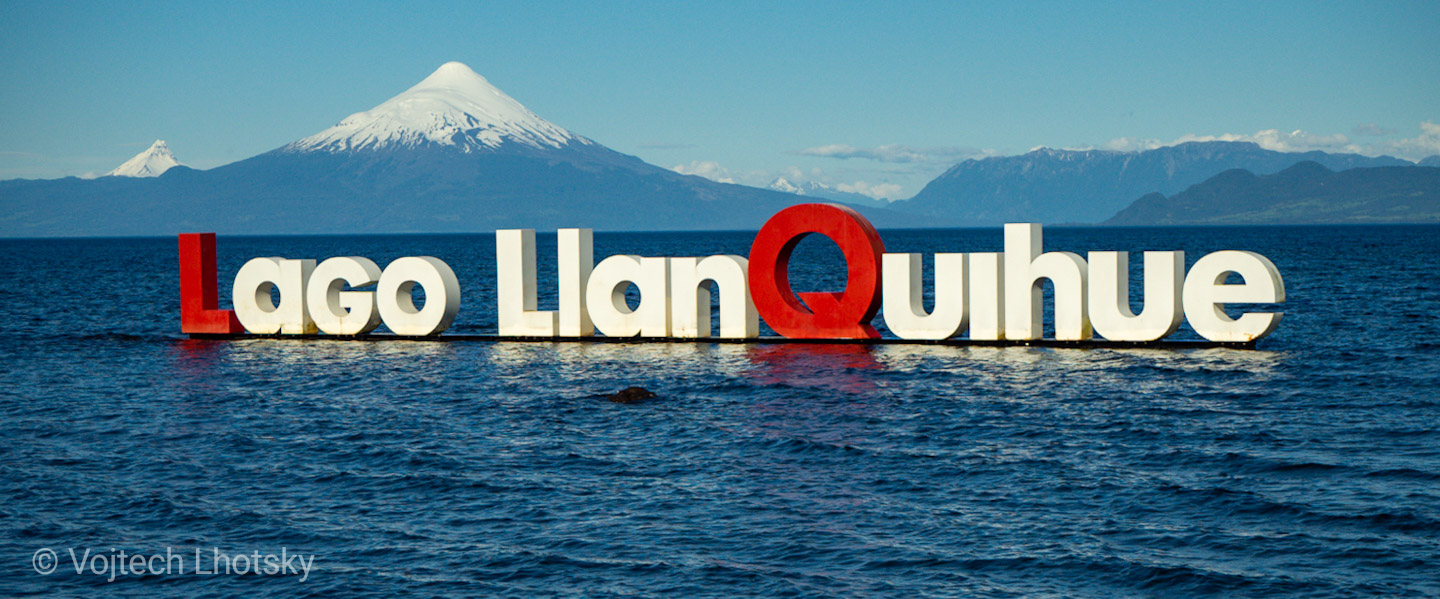 Jezero Llanquihue, v pozadí vulkán Osorno